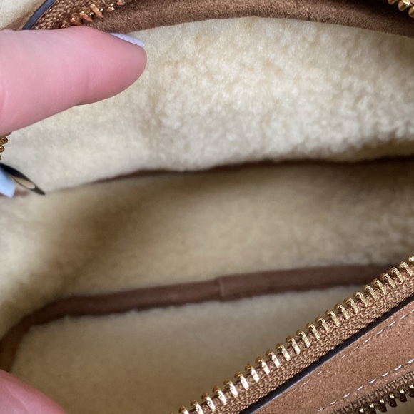 Tory Burch Perry Bombe Shearling Mini Bag - Picture 11 of 16